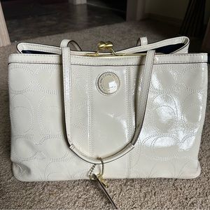 Coach Beige/Off- White Patent Leather Kiss-Lock and Magnetic Snap Closure Bag